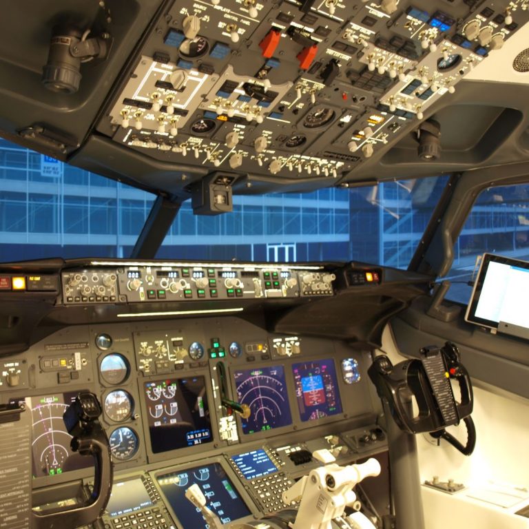 Boeing 737-800 NG Flugsimulator - Flightdeck L.E.